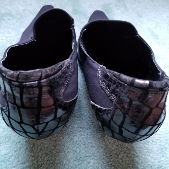 Shoes - Picture 2 of 3